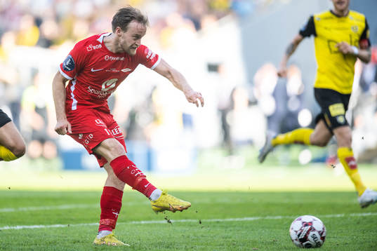 Bård Finne of Brann scores 2-0