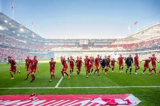 Players of Brann celebrates