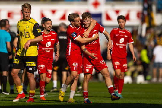 Bård Finne and Ole Didrik Blomberg of Brann celebrate