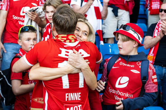 Bård Finne of Brann celebrates with fan