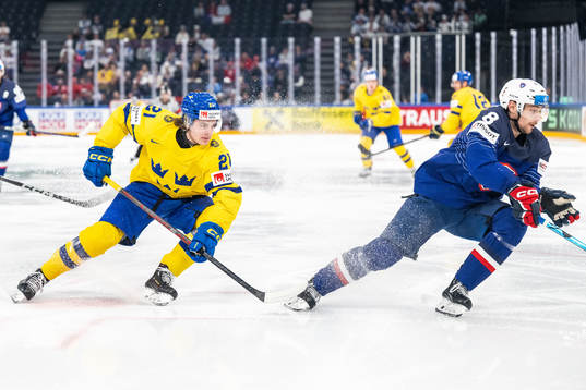 Leo Carlsson of Sweden and Hugo Gallet of France