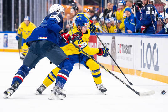 Pierre Crinon of France and Lucas Raymond of Sweden