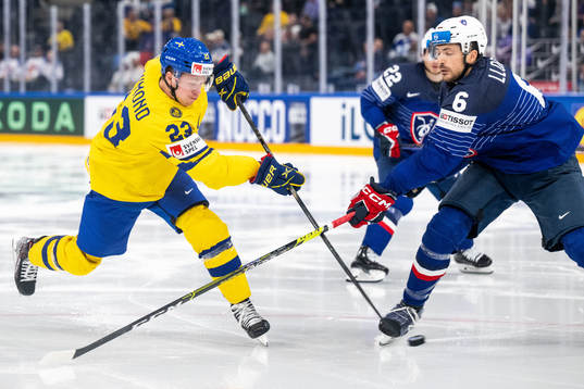 Lucas Raymond of Sweden and Vincent Llorca of France
