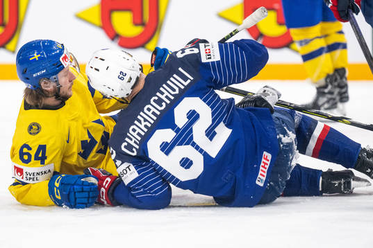 Jonathan Pudas of Sweden and Florian Chakiachvili of France