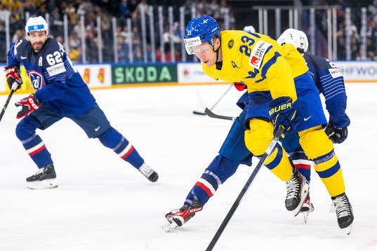 Lucas Raymond of Sweden and Jules Boscq of France