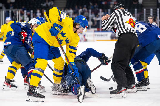 Leo Carlsson of Sweden and Louis Boudon of France