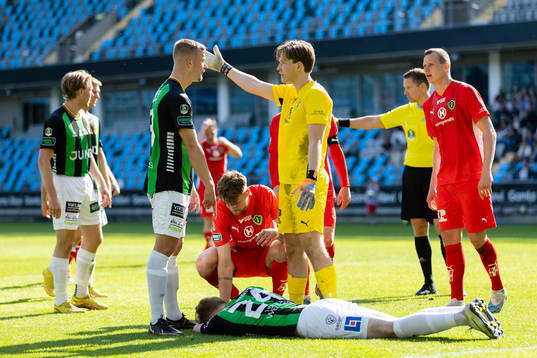 GAIS  Filip Beckman liggande