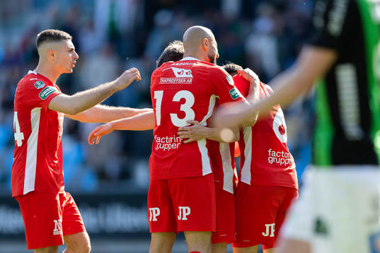 Jönköpings Södras spelare jublar