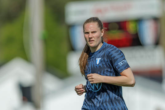 Malmö FFs Linnea Svensson och Lödöse Nygårds Tllda