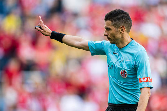 Tore Hansen, referee