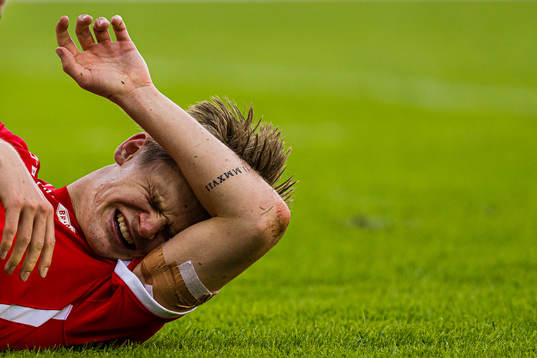 David Møller Wolfe of Brann in pain