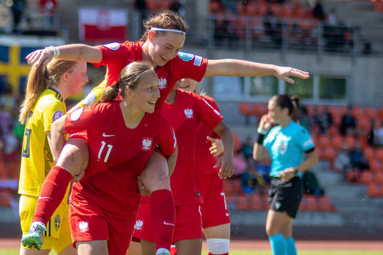 Paulina Guzik of Poland celebrates with teammates