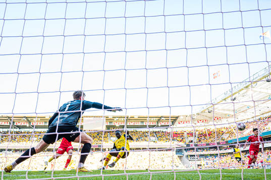 Akor Adams of Lillestrøm missing a chance to score