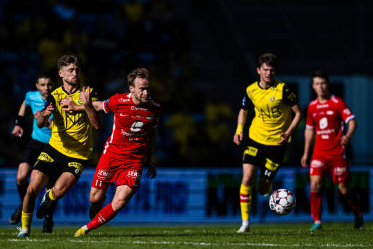 Vebjørn Hoff of Lillestrøm and Bård Finne of Brann