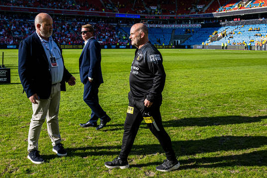 Geir Bakke, head coach of Lillestrøm, looks dejected