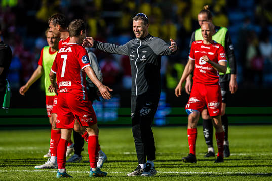 Mathias Rasmussen of Brann and Eirik Horneland, head coach