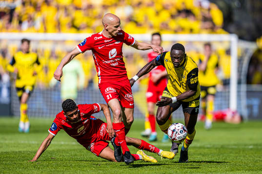 Japhet Sery Larsen of Brann and Akor Adams of Lillestrøm