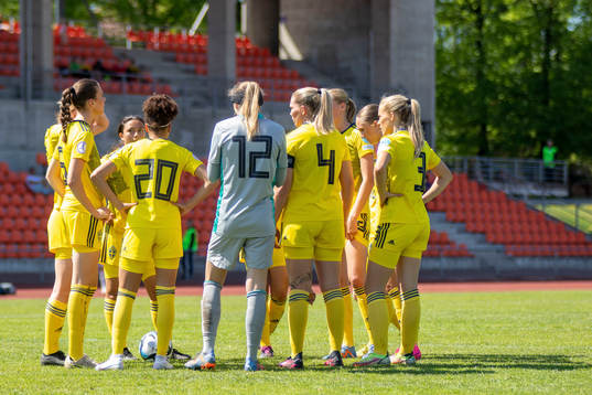 Players of Sweden looks dejected