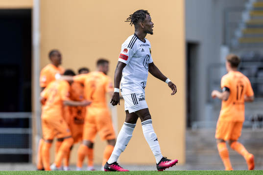 Östersunds Samuel Mensiro deppar