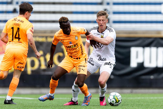 AFC Eskilstunas Aliyu Yakubu och Östersunds Albin Sporrong
