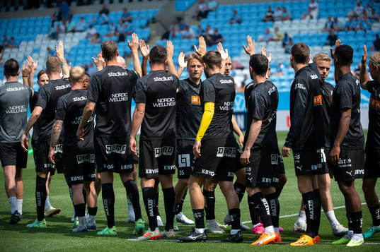 Häckens spelare värmer upp