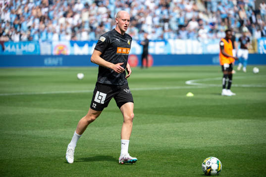 Häckens Valgeir Fridriksson värmer upp