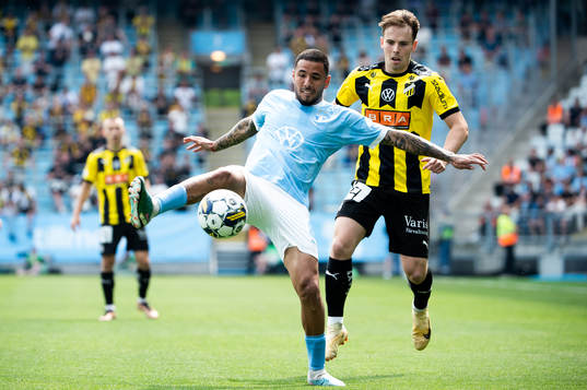 Malmö FFs Sergio Pena och Häckens Lars Olden Larsen