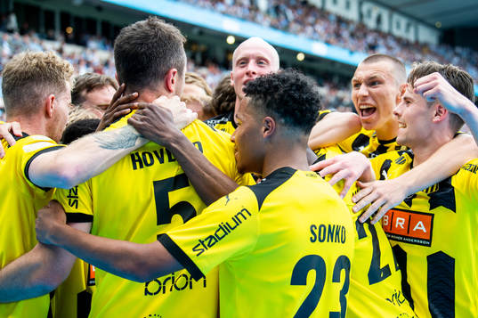 Häckens spelare jublar