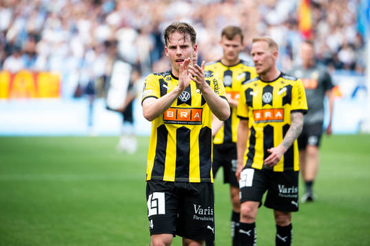 Häckens Lars Olden Larsen tackar publiken