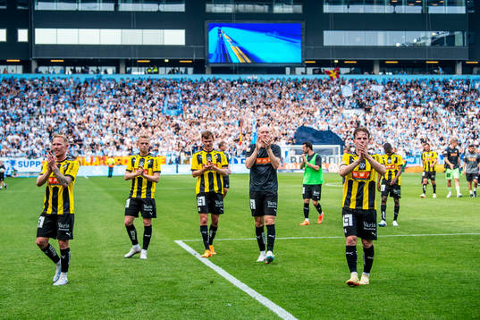 Häckens spelare tackar supportrarna