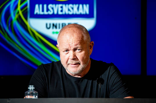 Häckens tränare Per-Mathias Høgmo på en presskonferens