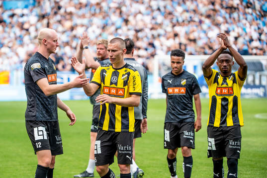 Häckens spelare tackar supportrarna