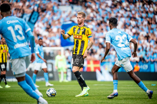 Häckens Samuel Gustafson mot Malmö FFs Taha Ali