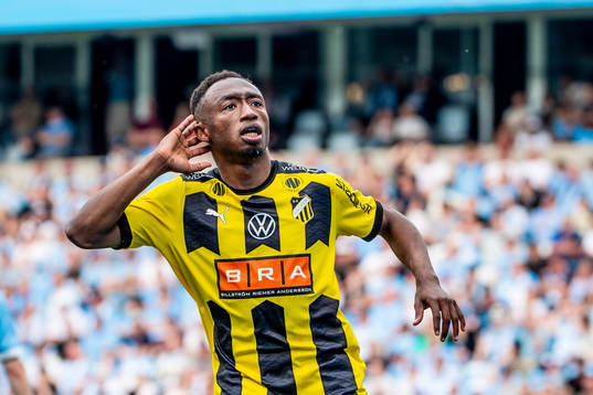 Häckens Benie Adama Traore jublar
