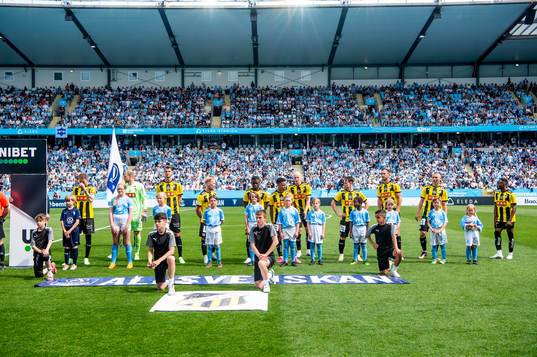 Häcken ställer upp innan fotbollsmatchen i Allsvenskan