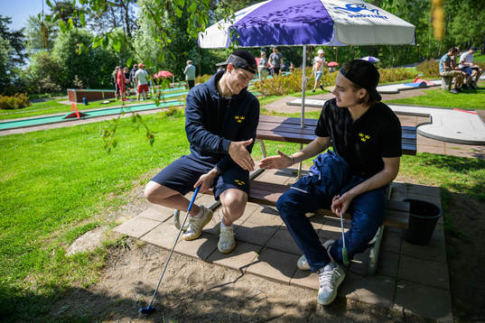 Goaltender Jesper Wallstedt and Leo Carlsson of Sweden