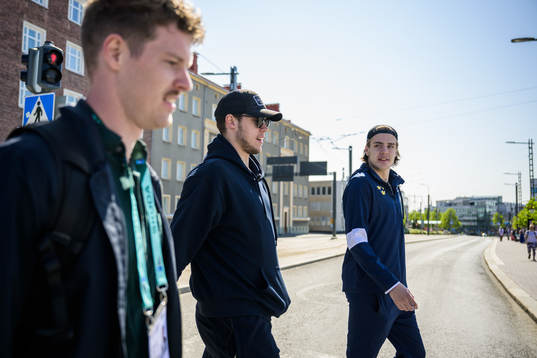 Adam Johansson, reporter Expressen, and goaltender Jesper
