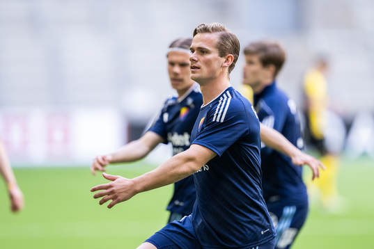 Djurgårdens Hampus Finndell värmer upp