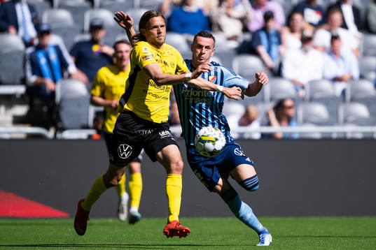 Mjällbys Tom Pettersson  och Djurgårdens Haris Radetinac