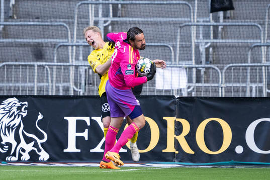 Djurgårdens målvakt Tommi Vaiho och Mjällbys Herman