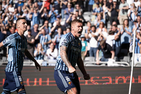 Djurgårdens Victor Edvardsen jublar
