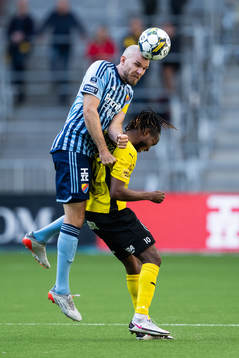 Djurgårdens Marcus Danielson oh Mjällbys Mamudu Moro