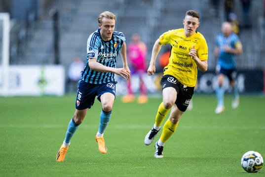 Djurgårdens Oskar Fallenius och Mjällbys Elliot Stroud