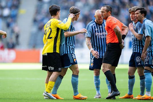 Mjällbys Jesper Gustavsson och Djurgårdens Elias Andersson
