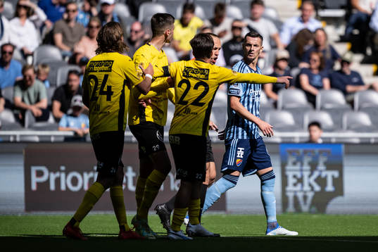 Mjällbys Tom Pettersson, Noah Eile och Jesper Gustavsson,
