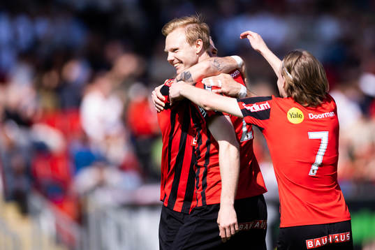 Brommapojkarnas Tim Waker jublar