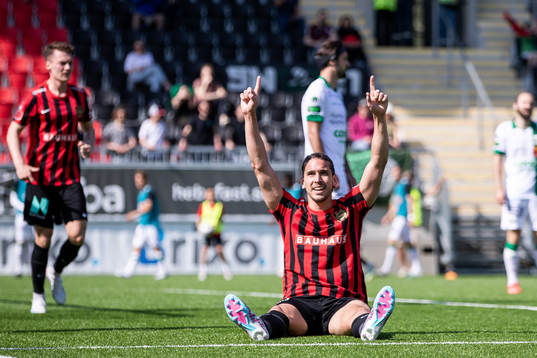 Brommapojkarnas Nikola Vasic jublar