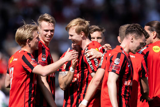 Brommapojkarnas Tim Waker jublar
