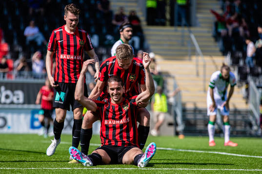 Brommapojkarnas Nikola Vasic jublar