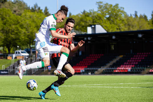 Varbergs Maxime Sainte och Brommapojkarnas Marijan Cosic